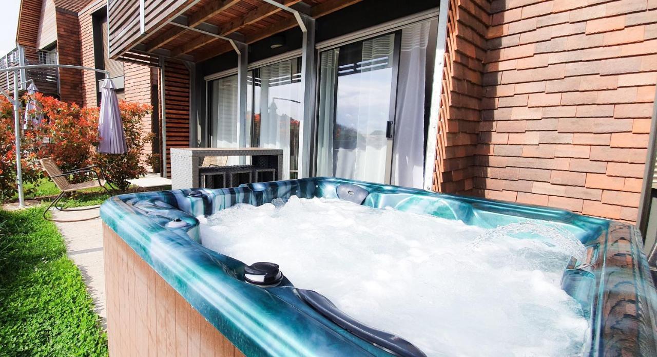 Apartamento Plein Soleil avec Jacuzzi Privatif et parking privé Sarlat Exterior foto